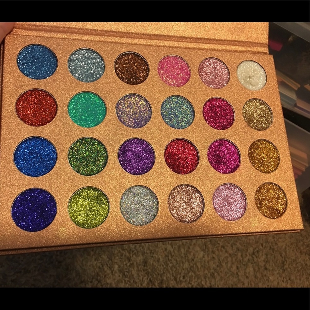 Cleof cosmetics pressed glitter pallet